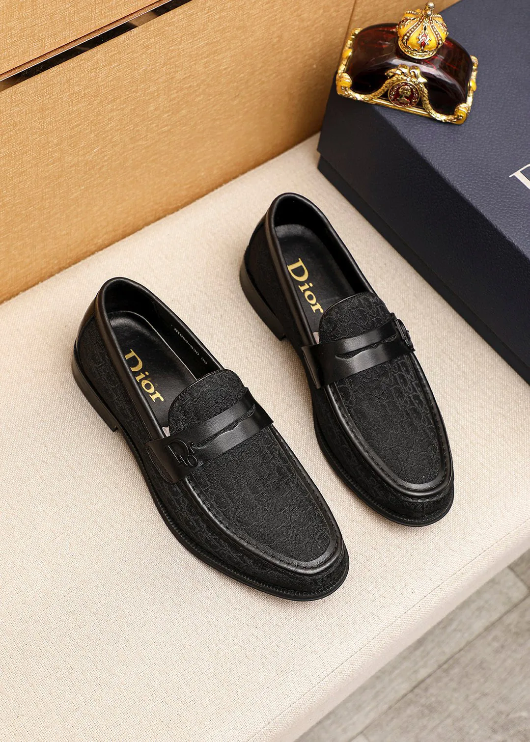 Men's shoes 💰480 💐 Product trademark: Dior "Dior" casual leather shoes Regular size: 39-44 (38.45.46🉑️Customized) Product materials: Selected Italian imported first-layer calfskin upper, imported water-dyed 🐂 cowhide lining. Strong three-dimensional visual effect, original outsole color: 2 colors available